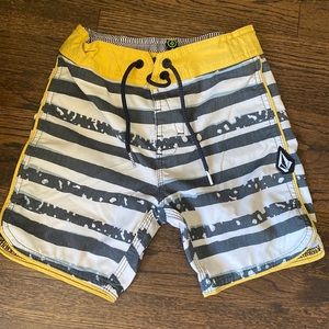 Volcom size 5 board shorts like new